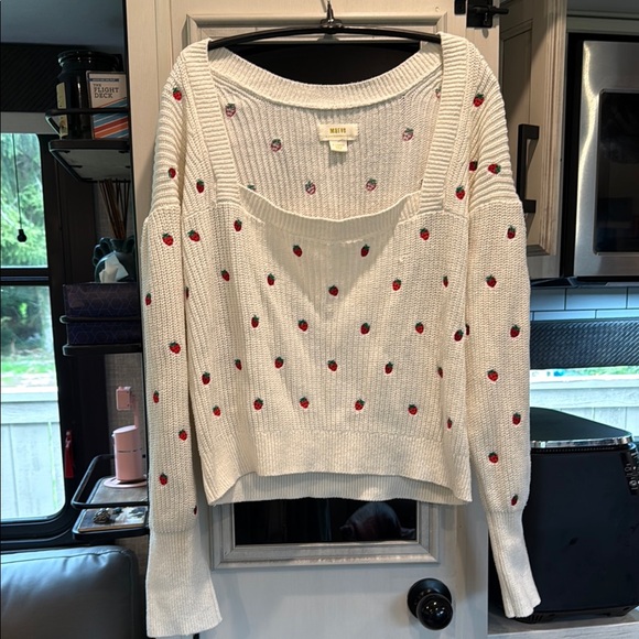 Mauve strawberry sweater 🍓 - Picture 1 of 5